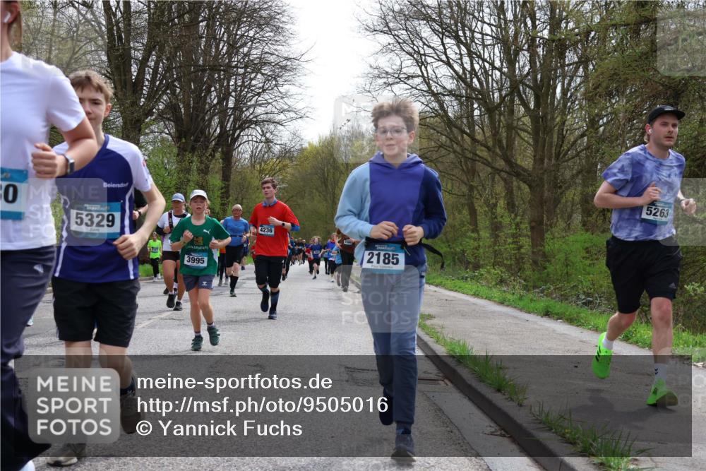 12.04.2026 - 45. Internationalen Wilhelmsburger Insellauf Yannick Fuchs http://msf.ph/oto/9505016 12.04.2026 12:55:09 Laufen 5329, 3995, 4236, 2185, 5263 meine-sportfotos.de