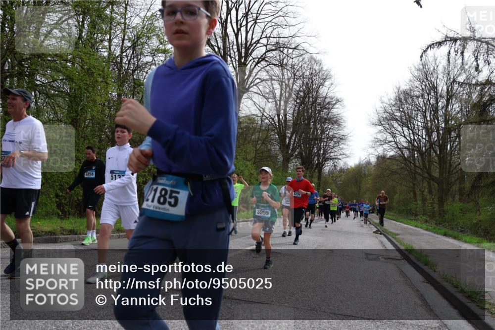 12.04.2026 - 45. Internationalen Wilhelmsburger Insellauf Yannick Fuchs http://msf.ph/oto/9505025 12.04.2026 12:55:10 Laufen 4858, 513, 185, 3995, 4236 meine-sportfotos.de