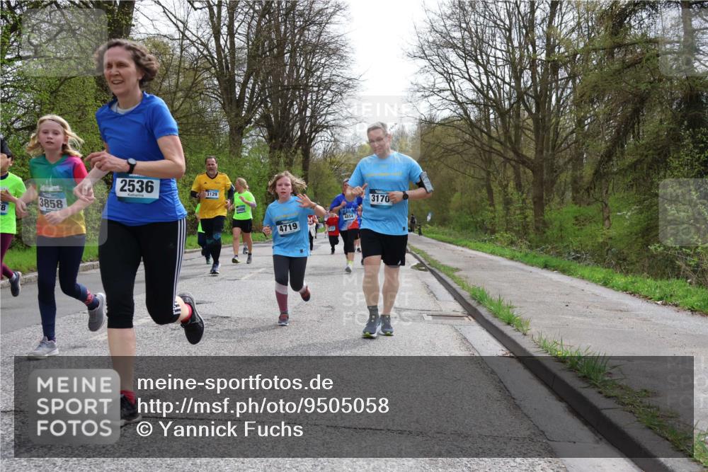 12.04.2026 - 45. Internationalen Wilhelmsburger Insellauf Yannick Fuchs http://msf.ph/oto/9505058 12.04.2026 12:55:17 Laufen 3858, 2536, 3129, 4719, 4854, 3170 meine-sportfotos.de