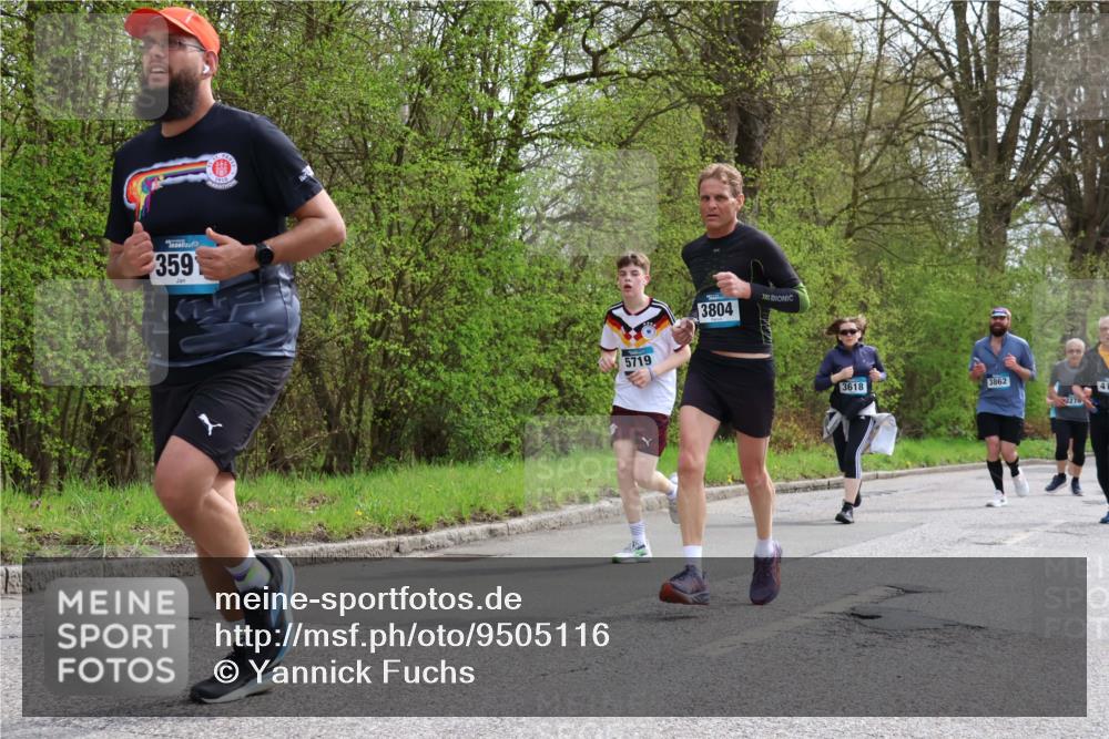 12.04.2026 - 45. Internationalen Wilhelmsburger Insellauf Yannick Fuchs http://msf.ph/oto/9505116 12.04.2026 12:55:29 Laufen 359, 5719, 3804, 3618, 3862, 3278 meine-sportfotos.de