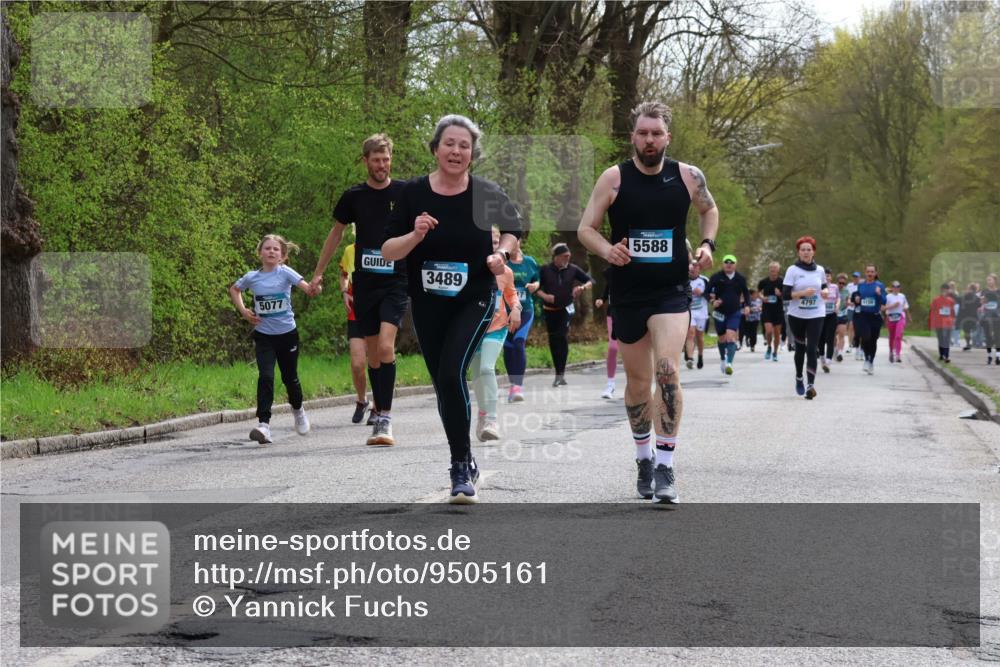 12.04.2026 - 45. Internationalen Wilhelmsburger Insellauf Yannick Fuchs http://msf.ph/oto/9505161 12.04.2026 12:55:40 Laufen 5077, 3489, 5588, 4797 meine-sportfotos.de
