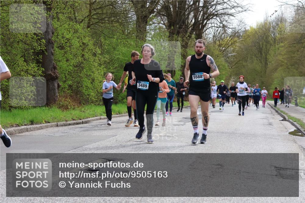 12.04.2026 - 45. Internationalen Wilhelmsburger Insellauf Yannick Fuchs http://msf.ph/oto/9505163 12.04.2026 12:55:41 Laufen 077, 3489, 5588, 4797 meine-sportfotos.de