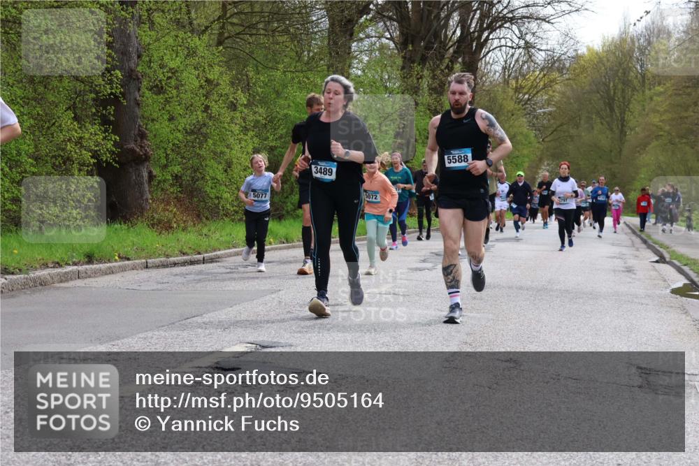 12.04.2026 - 45. Internationalen Wilhelmsburger Insellauf Yannick Fuchs http://msf.ph/oto/9505164 12.04.2026 12:55:41 Laufen 5077, 3489, 5072, 5588, 4797 meine-sportfotos.de