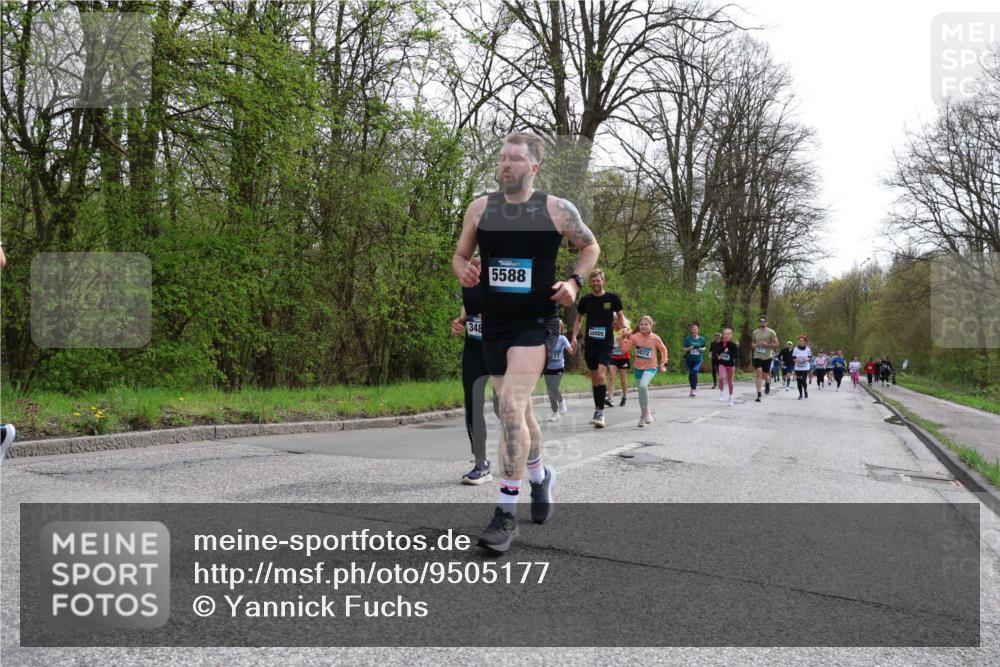 12.04.2026 - 45. Internationalen Wilhelmsburger Insellauf Yannick Fuchs http://msf.ph/oto/9505177 12.04.2026 12:55:43 Laufen 348, 5588, 77, 5072 meine-sportfotos.de