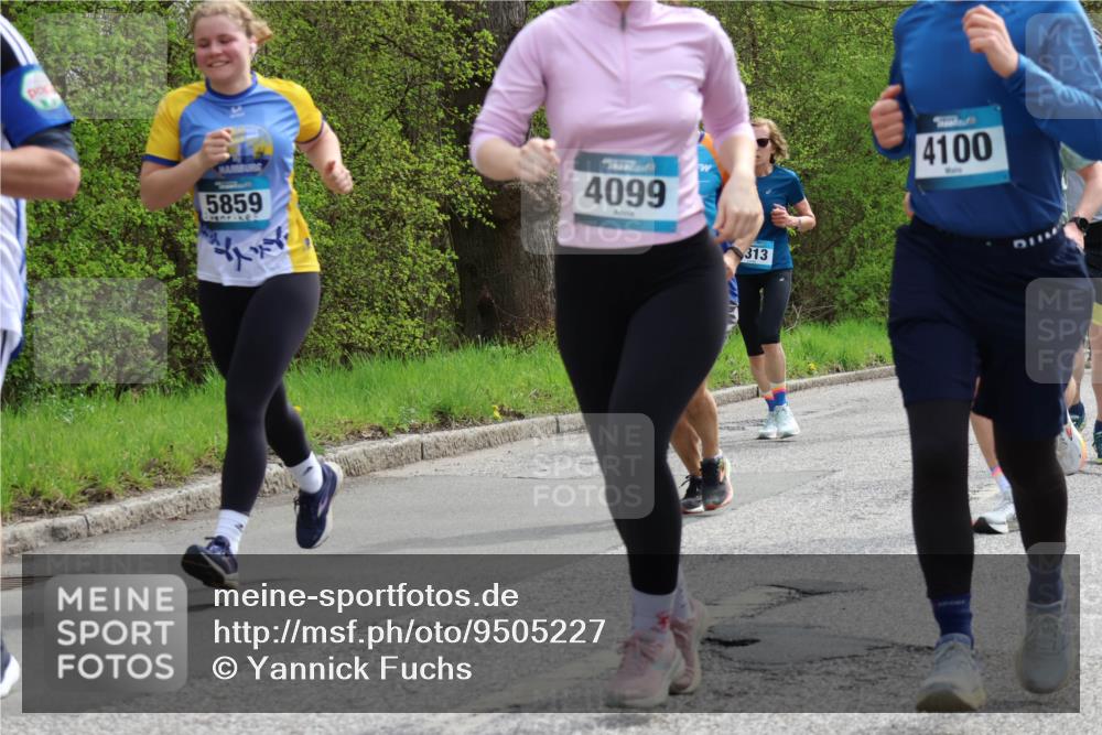 12.04.2026 - 45. Internationalen Wilhelmsburger Insellauf Yannick Fuchs http://msf.ph/oto/9505227 12.04.2026 12:55:55 Laufen 5859, 4099, 313, 4100 meine-sportfotos.de