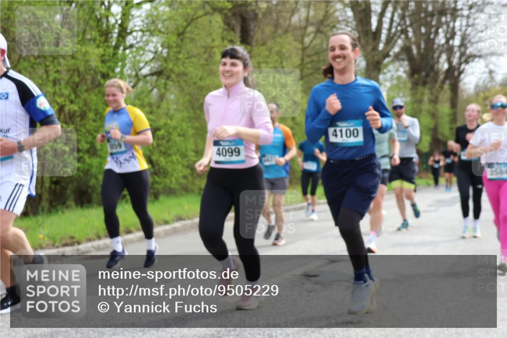 12.04.2026 - 45. Internationalen Wilhelmsburger Insellauf Yannick Fuchs http://msf.ph/oto/9505229 12.04.2026 12:55:55 Laufen 159, 4099, 4100 meine-sportfotos.de