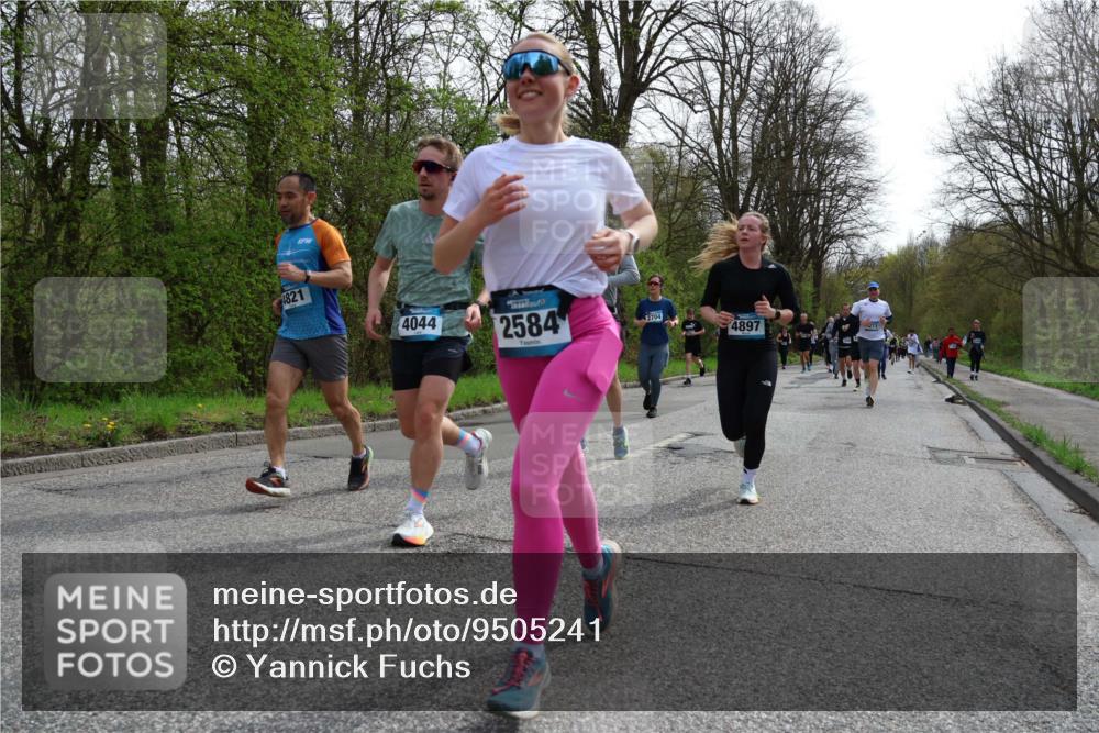 12.04.2026 - 45. Internationalen Wilhelmsburger Insellauf Yannick Fuchs http://msf.ph/oto/9505241 12.04.2026 12:55:57 Laufen 4821, 4044, 2584, 4897 meine-sportfotos.de