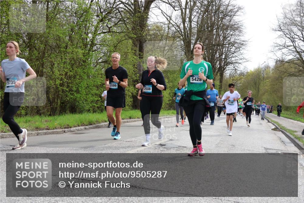 12.04.2026 - 45. Internationalen Wilhelmsburger Insellauf Yannick Fuchs http://msf.ph/oto/9505287 12.04.2026 12:56:07 Laufen 5735, 5599, 2508, 241, 5428, 4372, 5198, 2478 meine-sportfotos.de