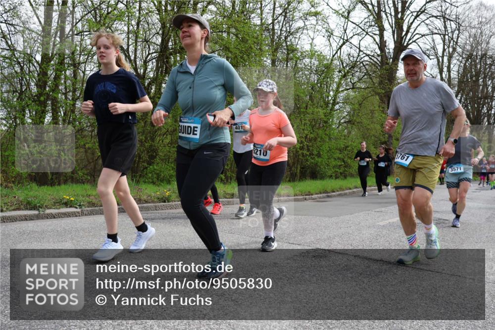 12.04.2026 - 45. Internationalen Wilhelmsburger Insellauf Yannick Fuchs http://msf.ph/oto/9505830 12.04.2026 12:58:28 Laufen 401, 5210, 5148, 761, 3571 meine-sportfotos.de