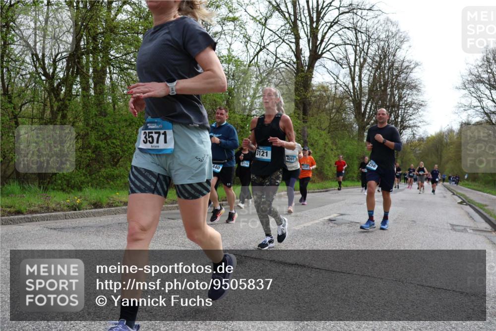 12.04.2026 - 45. Internationalen Wilhelmsburger Insellauf Yannick Fuchs http://msf.ph/oto/9505837 12.04.2026 12:58:29 Laufen 3571, 3121, 4091, 3247, 5148, 440, 256 meine-sportfotos.de