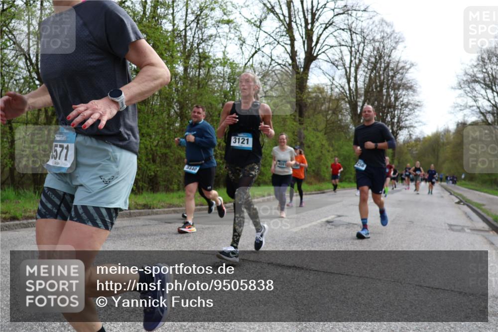 12.04.2026 - 45. Internationalen Wilhelmsburger Insellauf Yannick Fuchs http://msf.ph/oto/9505838 12.04.2026 12:58:29 Laufen 571, 3440, 3121, 409, 256 meine-sportfotos.de