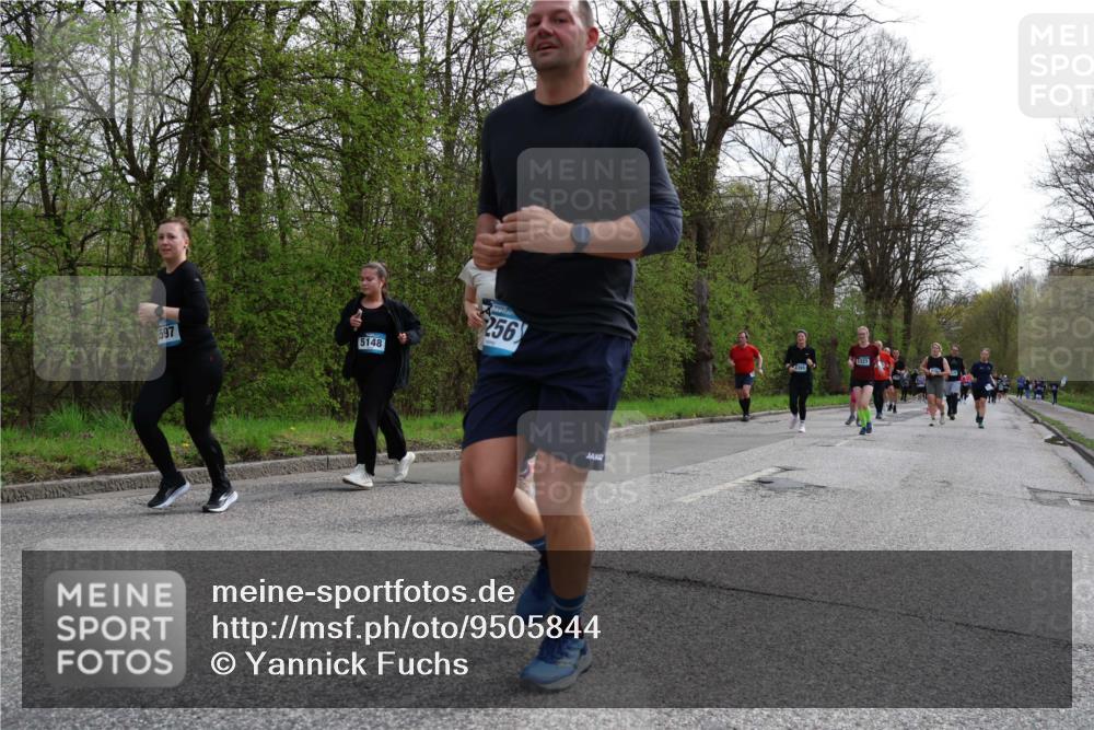 12.04.2026 - 45. Internationalen Wilhelmsburger Insellauf Yannick Fuchs http://msf.ph/oto/9505844 12.04.2026 12:58:31 Laufen 597, 5148, 256, 5323 meine-sportfotos.de