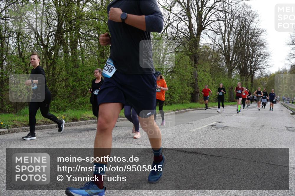 12.04.2026 - 45. Internationalen Wilhelmsburger Insellauf Yannick Fuchs http://msf.ph/oto/9505845 12.04.2026 12:58:31 Laufen 597, 514, 256, 5323, 247 meine-sportfotos.de