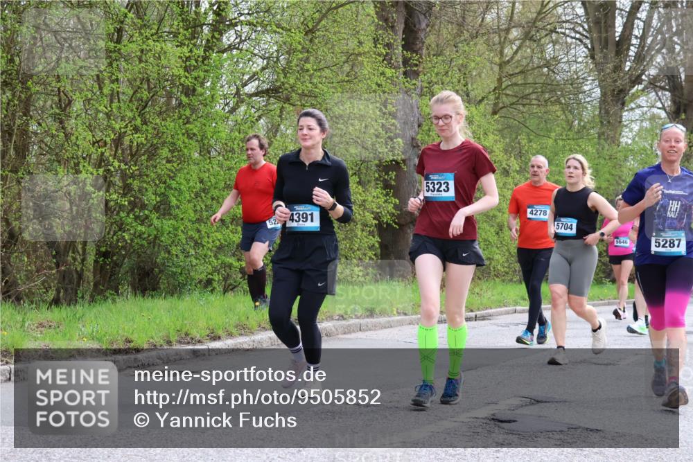 12.04.2026 - 45. Internationalen Wilhelmsburger Insellauf Yannick Fuchs http://msf.ph/oto/9505852 12.04.2026 12:58:33 Laufen 52, 4391, 5323, 4278, 5704, 5646, 5287 meine-sportfotos.de