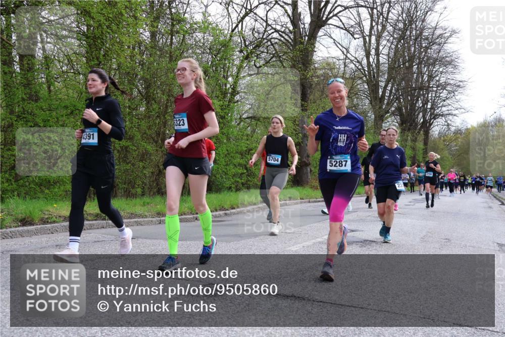 12.04.2026 - 45. Internationalen Wilhelmsburger Insellauf Yannick Fuchs http://msf.ph/oto/9505860 12.04.2026 12:58:35 Laufen 323, 4391, 5704, 5287, 23, 4798 meine-sportfotos.de