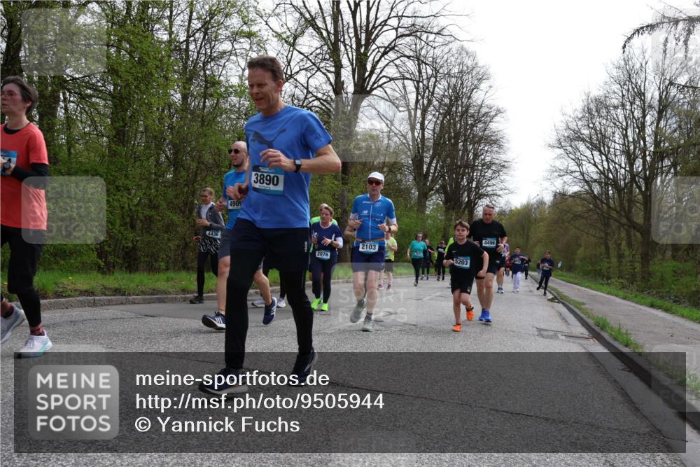 12.04.2026 - 45. Internationalen Wilhelmsburger Insellauf Yannick Fuchs http://msf.ph/oto/9505944 12.04.2026 12:58:54 Laufen 4436, 4909, 3890, 2076, 2103, 5203, 4496 meine-sportfotos.de
