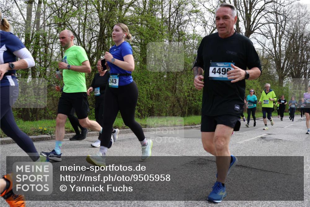 12.04.2026 - 45. Internationalen Wilhelmsburger Insellauf Yannick Fuchs http://msf.ph/oto/9505958 12.04.2026 12:58:57 Laufen 437, 1943, 449, 4356, 228, 3292 meine-sportfotos.de
