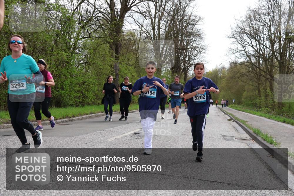 12.04.2026 - 45. Internationalen Wilhelmsburger Insellauf Yannick Fuchs http://msf.ph/oto/9505970 12.04.2026 12:59:00 Laufen 3292, 3868, 194, 3446, 5202 meine-sportfotos.de