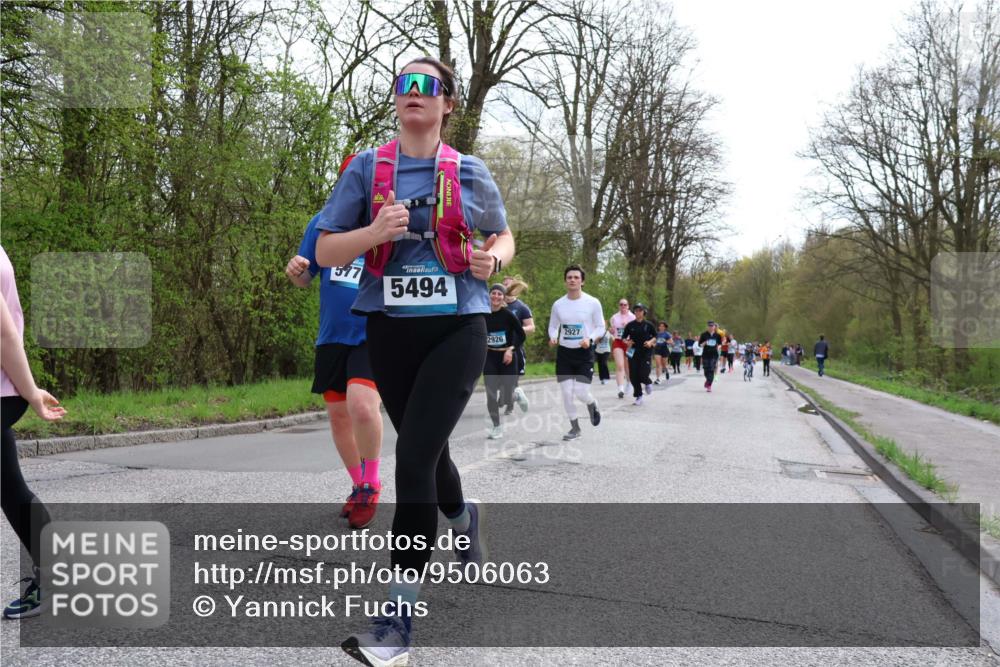 12.04.2026 - 45. Internationalen Wilhelmsburger Insellauf Yannick Fuchs http://msf.ph/oto/9506063 12.04.2026 12:59:19 Laufen 45, 5494, 2926, 2927 meine-sportfotos.de