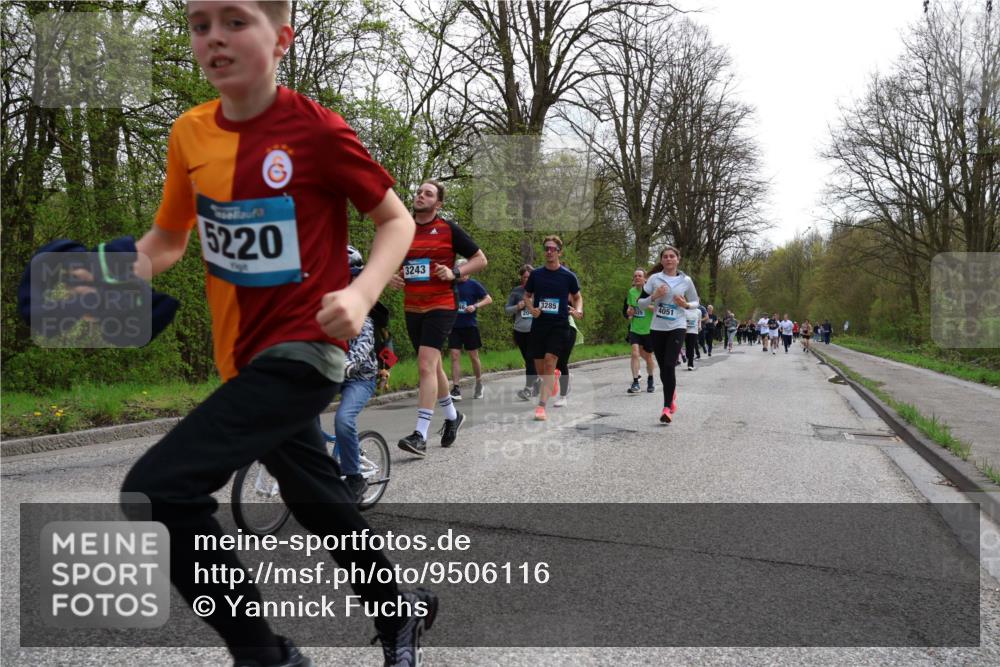 12.04.2026 - 45. Internationalen Wilhelmsburger Insellauf Yannick Fuchs http://msf.ph/oto/9506116 12.04.2026 12:59:32 Laufen 5220, 3243, 3285, 4051 meine-sportfotos.de