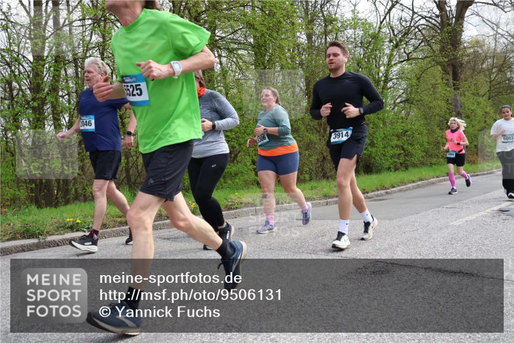 12.04.2026 - 45. Internationalen Wilhelmsburger Insellauf Yannick Fuchs http://msf.ph/oto/9506131 12.04.2026 12:59:36 Laufen 2046, 525, 5306, 3914, 1994, 5093 meine-sportfotos.de