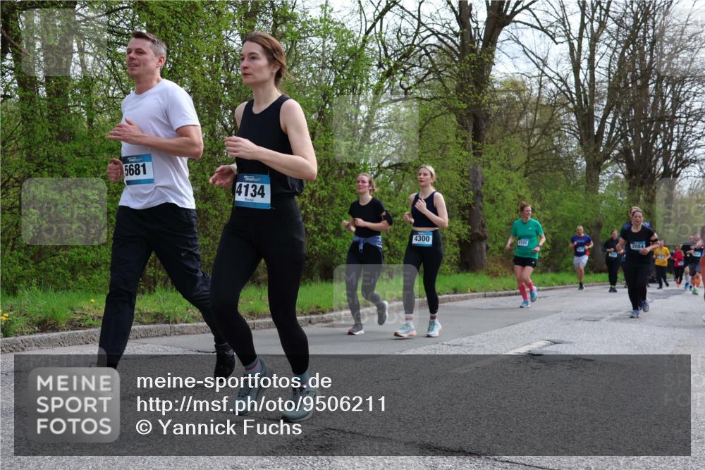 12.04.2026 - 45. Internationalen Wilhelmsburger Insellauf Yannick Fuchs http://msf.ph/oto/9506211 12.04.2026 12:59:54 Laufen 5681, 4134, 4300, 4193, 2084 meine-sportfotos.de