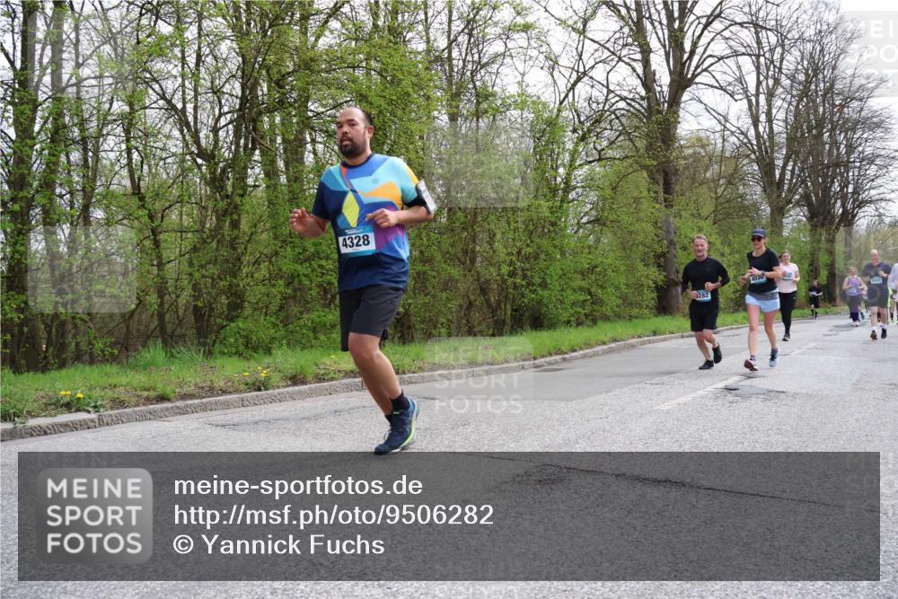 12.04.2026 - 45. Internationalen Wilhelmsburger Insellauf Yannick Fuchs http://msf.ph/oto/9506282 12.04.2026 13:00:09 Laufen 4328, 282, 4930, 2560, 4664 meine-sportfotos.de