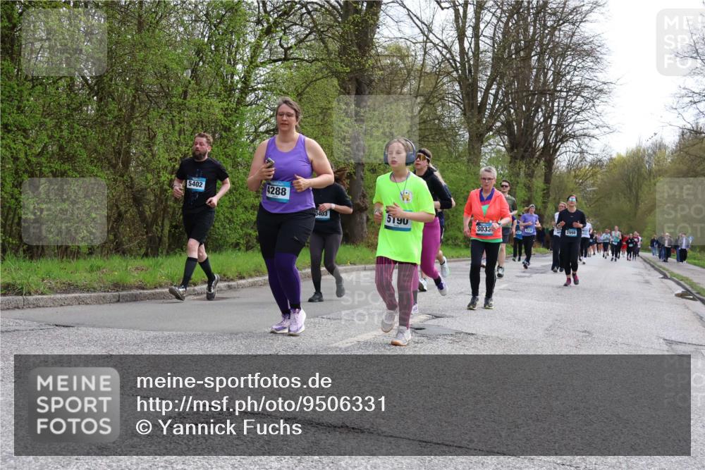 12.04.2026 - 45. Internationalen Wilhelmsburger Insellauf Yannick Fuchs http://msf.ph/oto/9506331 12.04.2026 13:00:19 Laufen 5402, 4288, 5403, 5190, 3033 meine-sportfotos.de
