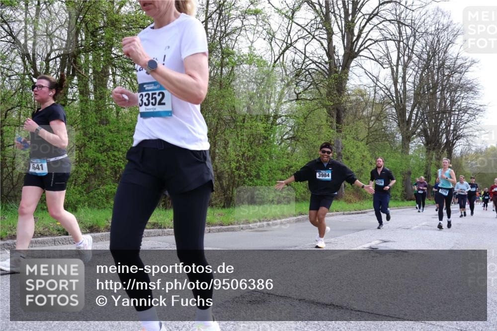 12.04.2026 - 45. Internationalen Wilhelmsburger Insellauf Yannick Fuchs http://msf.ph/oto/9506386 12.04.2026 13:00:30 Laufen 641, 3352, 3984, 4320, 4276 meine-sportfotos.de