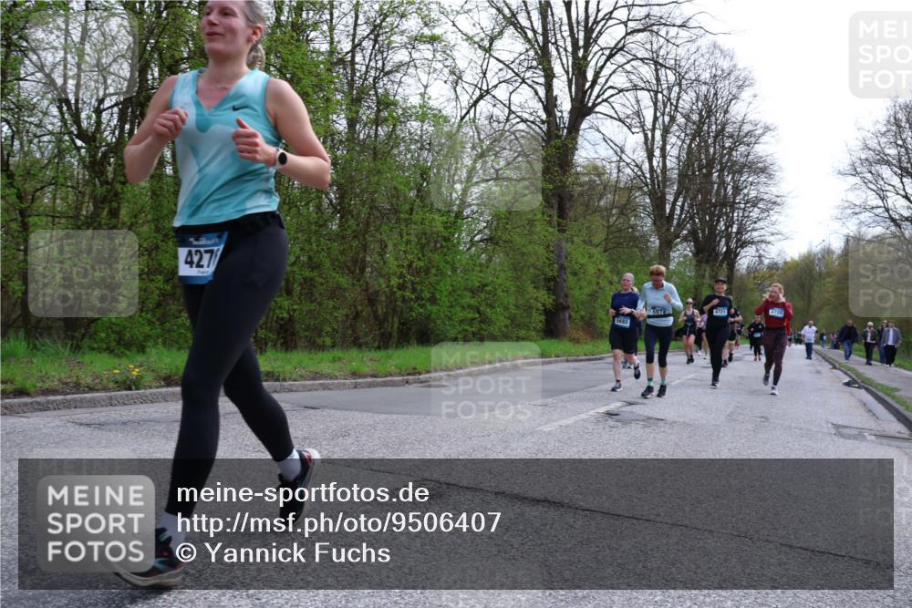 12.04.2026 - 45. Internationalen Wilhelmsburger Insellauf Yannick Fuchs http://msf.ph/oto/9506407 12.04.2026 13:00:34 Laufen 427, 5674, 4721, 4720, 5693 meine-sportfotos.de