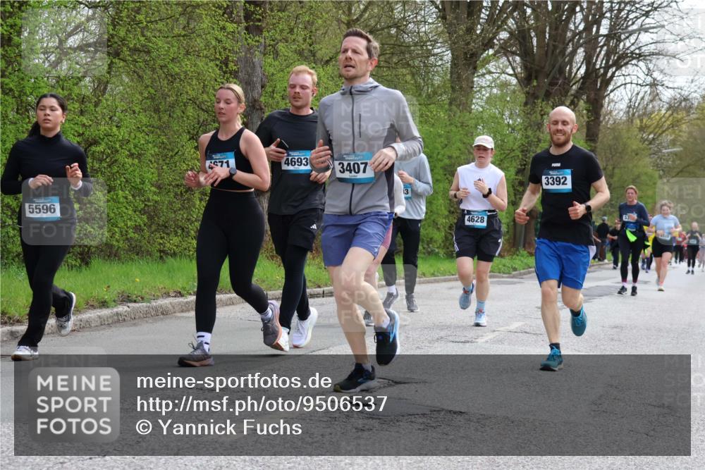 12.04.2026 - 45. Internationalen Wilhelmsburger Insellauf Yannick Fuchs http://msf.ph/oto/9506537 12.04.2026 13:00:59 Laufen 5596, 71, 4693, 3407, 3, 4628, 3392, 4385 meine-sportfotos.de