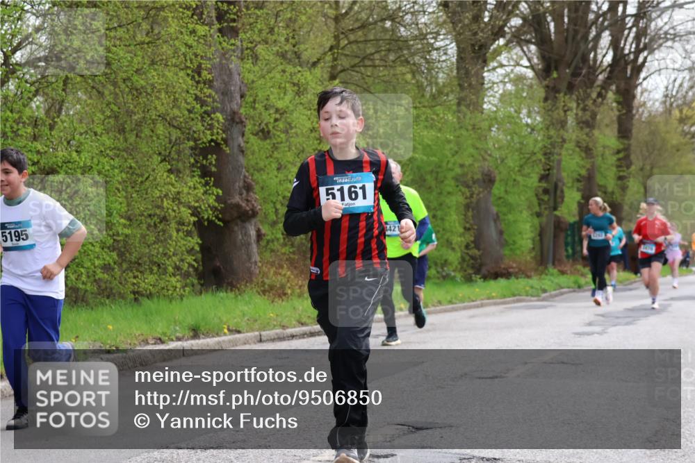 12.04.2026 - 45. Internationalen Wilhelmsburger Insellauf Yannick Fuchs http://msf.ph/oto/9506850 12.04.2026 13:02:10 Laufen 5195, 45, 5161, 4421, 1470 meine-sportfotos.de