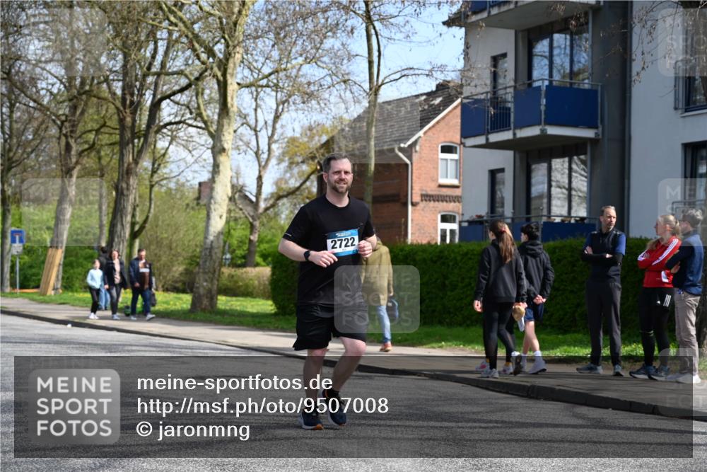 12.04.2026 - 45. Internationalen Wilhelmsburger Insellauf J. Mangold http://msf.ph/oto/9507008 12.04.2026 11:42:09 Ziel 2722, 2722, 5432 meine-sportfotos.de