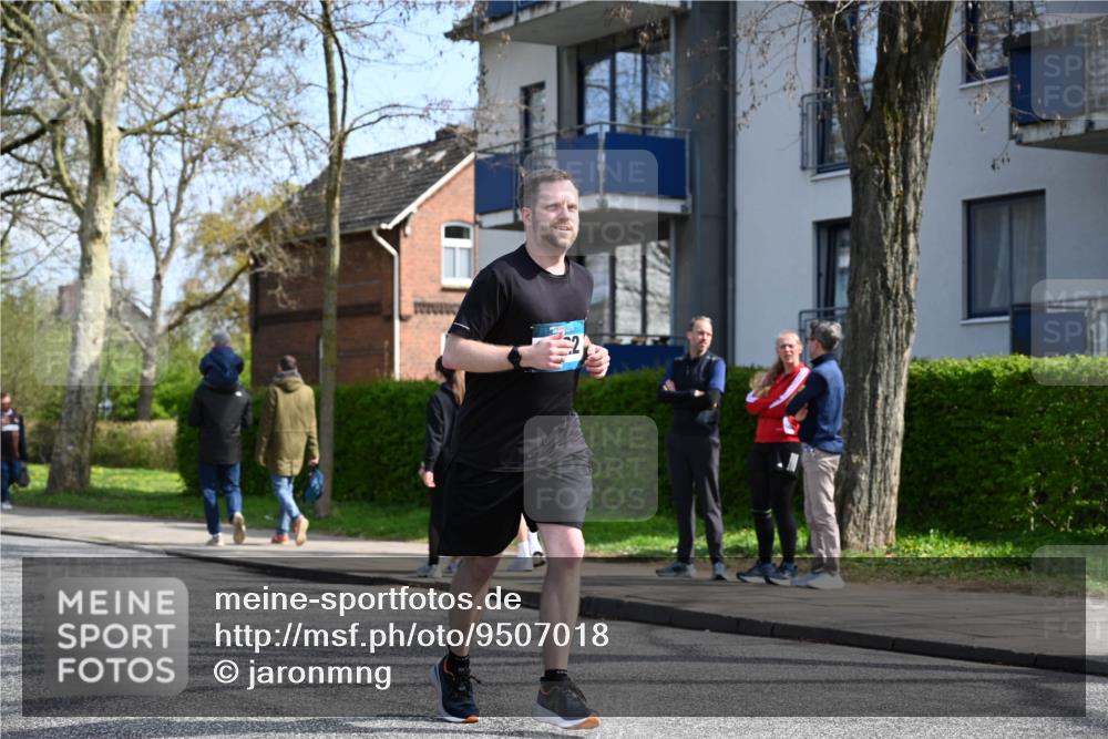 12.04.2026 - 45. Internationalen Wilhelmsburger Insellauf J. Mangold http://msf.ph/oto/9507018 12.04.2026 11:42:10 Ziel 2722, 5432 meine-sportfotos.de