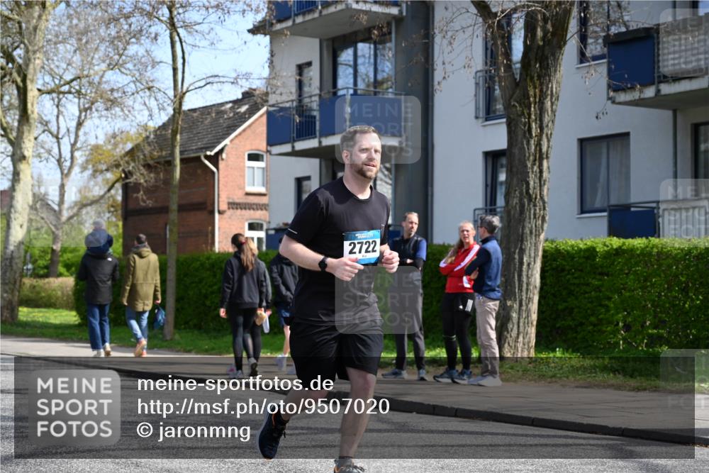 12.04.2026 - 45. Internationalen Wilhelmsburger Insellauf J. Mangold http://msf.ph/oto/9507020 12.04.2026 11:42:10 Ziel 2722, 5432 meine-sportfotos.de