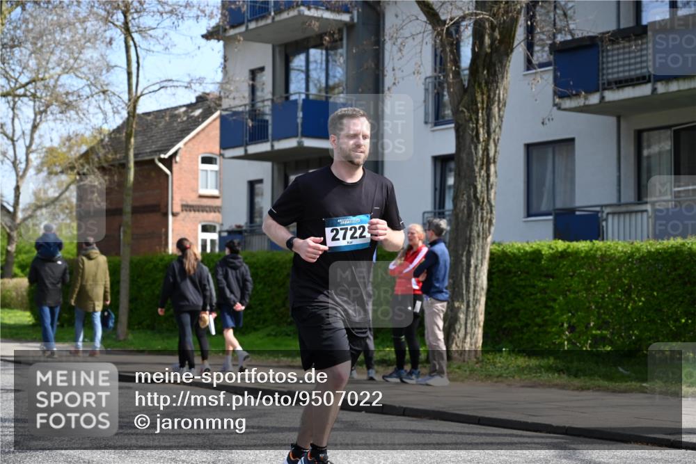 12.04.2026 - 45. Internationalen Wilhelmsburger Insellauf J. Mangold http://msf.ph/oto/9507022 12.04.2026 11:42:10 Ziel 2722, 5432 meine-sportfotos.de