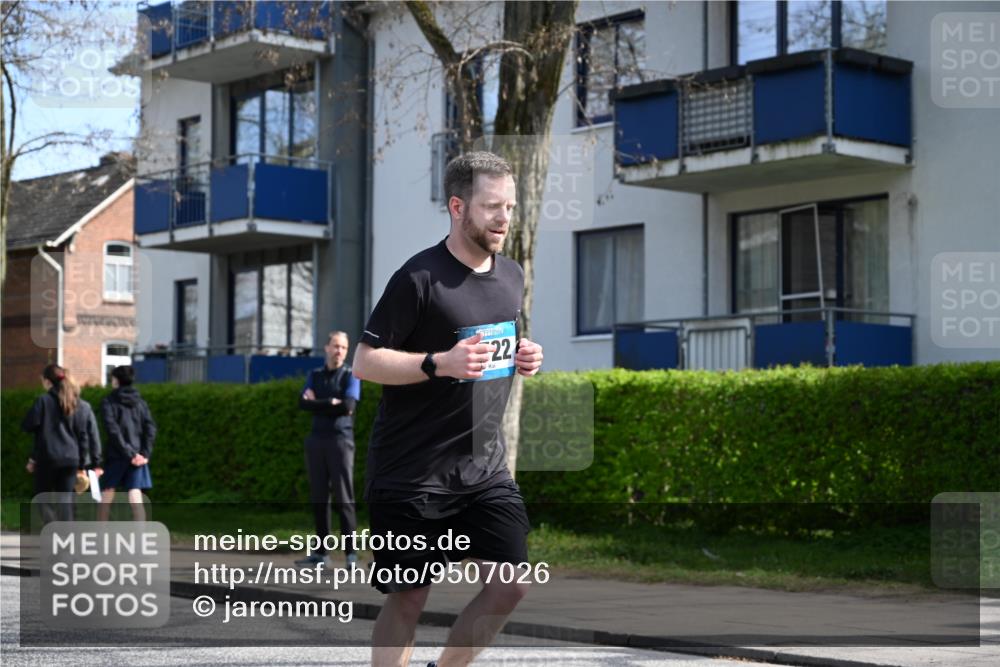 12.04.2026 - 45. Internationalen Wilhelmsburger Insellauf J. Mangold http://msf.ph/oto/9507026 12.04.2026 11:42:11 Ziel 2722, 5432 meine-sportfotos.de