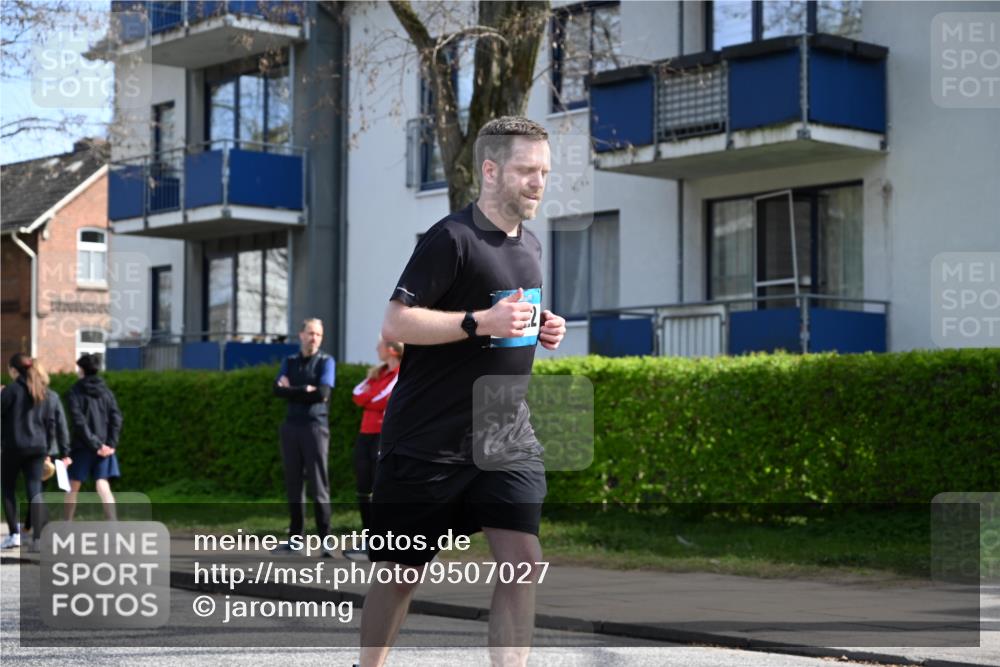 12.04.2026 - 45. Internationalen Wilhelmsburger Insellauf J. Mangold http://msf.ph/oto/9507027 12.04.2026 11:42:11 Ziel 2722, 5432 meine-sportfotos.de