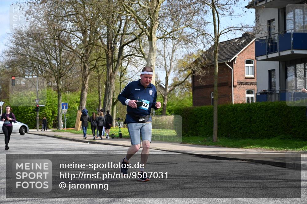 12.04.2026 - 45. Internationalen Wilhelmsburger Insellauf J. Mangold http://msf.ph/oto/9507031 12.04.2026 11:42:25 Ziel 2722, 5432 meine-sportfotos.de