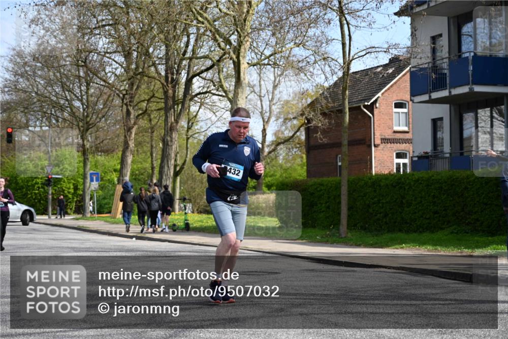12.04.2026 - 45. Internationalen Wilhelmsburger Insellauf J. Mangold http://msf.ph/oto/9507032 12.04.2026 11:42:26 Ziel 2722, 5432 meine-sportfotos.de
