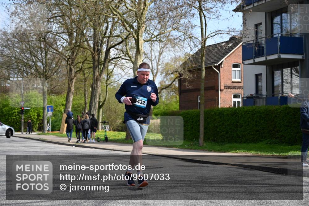 12.04.2026 - 45. Internationalen Wilhelmsburger Insellauf J. Mangold http://msf.ph/oto/9507033 12.04.2026 11:42:26 Ziel 2722, 5432 meine-sportfotos.de