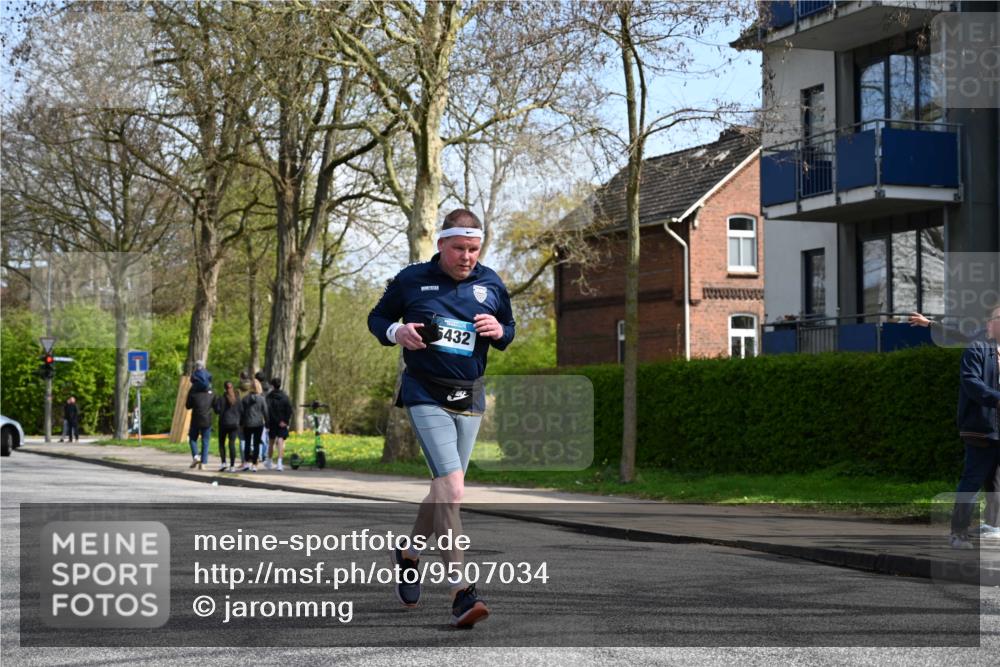 12.04.2026 - 45. Internationalen Wilhelmsburger Insellauf J. Mangold http://msf.ph/oto/9507034 12.04.2026 11:42:26 Ziel 2722, 5432 meine-sportfotos.de