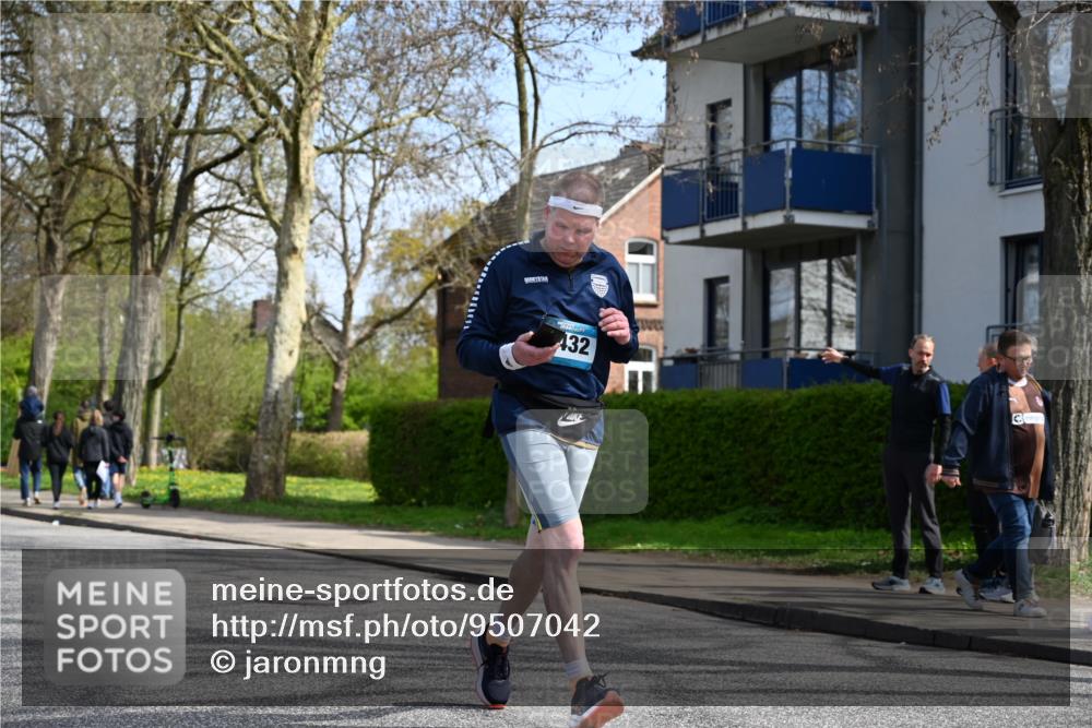 12.04.2026 - 45. Internationalen Wilhelmsburger Insellauf J. Mangold http://msf.ph/oto/9507042 12.04.2026 11:42:26 Ziel 2722, 5432 meine-sportfotos.de