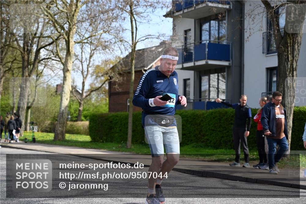 12.04.2026 - 45. Internationalen Wilhelmsburger Insellauf J. Mangold http://msf.ph/oto/9507044 12.04.2026 11:42:27 Ziel 2722, 5432 meine-sportfotos.de