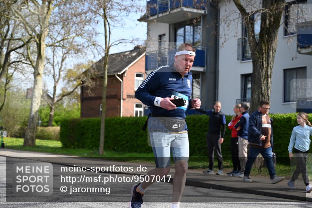 12.04.2026 - 45. Internationalen Wilhelmsburger Insellauf J. Mangold http://msf.ph/oto/9507047 12.04.2026 11:42:27 Ziel 2722, 5432 meine-sportfotos.de
