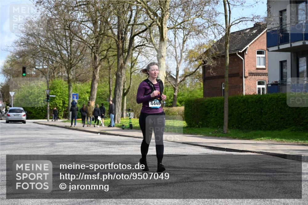 12.04.2026 - 45. Internationalen Wilhelmsburger Insellauf J. Mangold http://msf.ph/oto/9507049 12.04.2026 11:42:32 Ziel 2722, 5432 meine-sportfotos.de