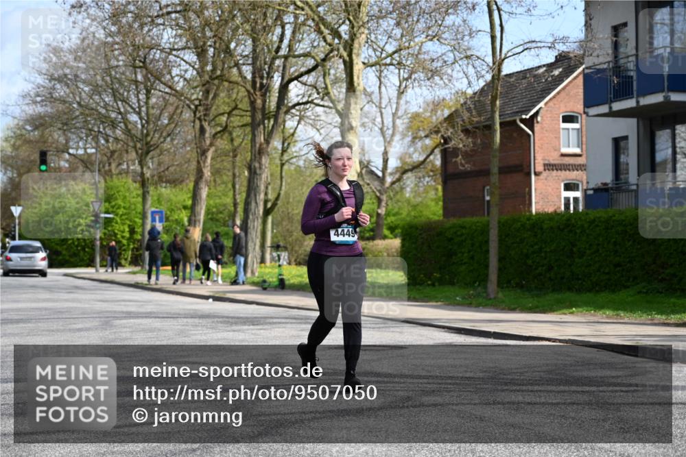 12.04.2026 - 45. Internationalen Wilhelmsburger Insellauf J. Mangold http://msf.ph/oto/9507050 12.04.2026 11:42:32 Ziel 2722, 5432 meine-sportfotos.de