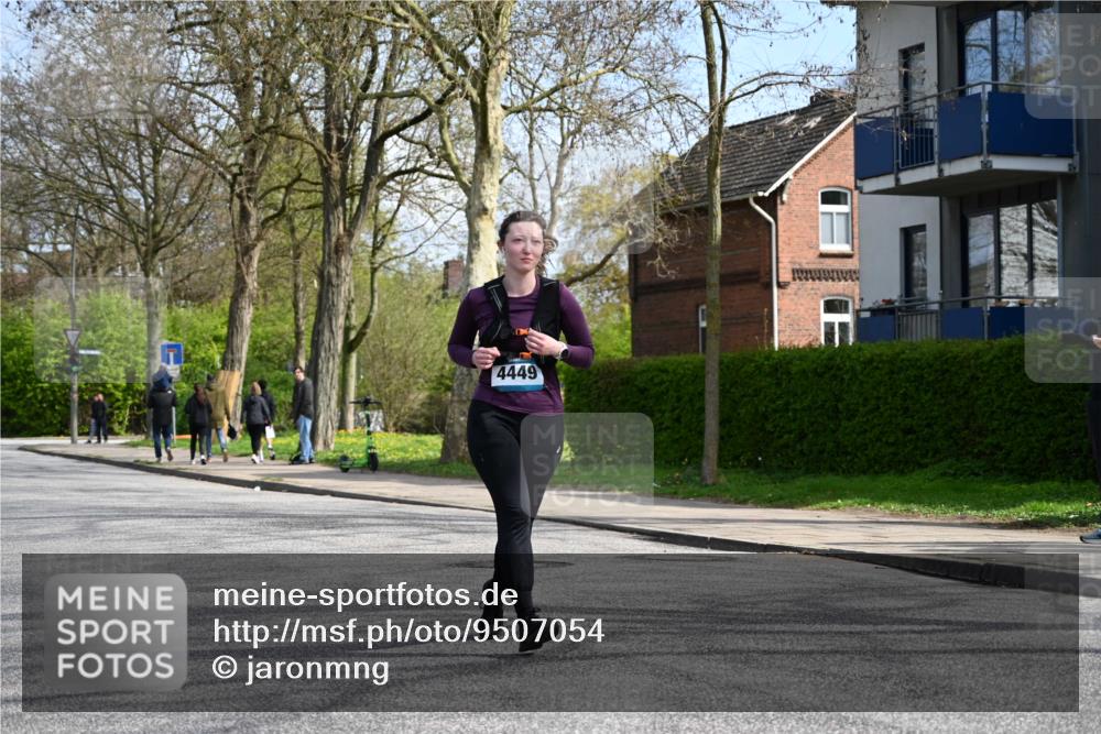 12.04.2026 - 45. Internationalen Wilhelmsburger Insellauf J. Mangold http://msf.ph/oto/9507054 12.04.2026 11:42:32 Ziel 2722, 5432 meine-sportfotos.de