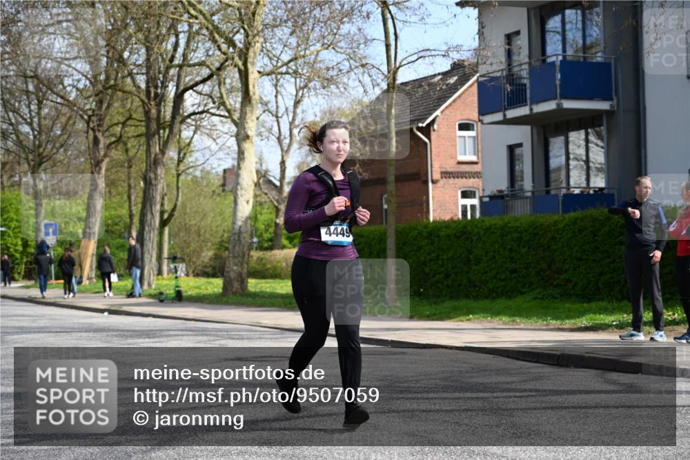 12.04.2026 - 45. Internationalen Wilhelmsburger Insellauf J. Mangold http://msf.ph/oto/9507059 12.04.2026 11:42:33 Ziel 2722, 5432 meine-sportfotos.de
