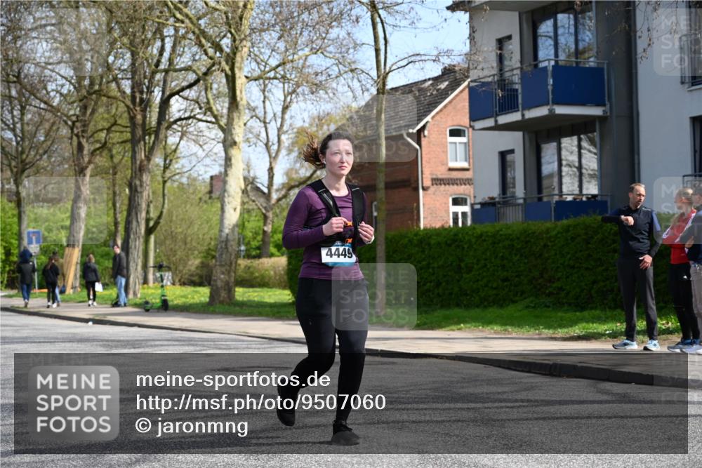 12.04.2026 - 45. Internationalen Wilhelmsburger Insellauf J. Mangold http://msf.ph/oto/9507060 12.04.2026 11:42:33 Ziel 2722, 5432 meine-sportfotos.de